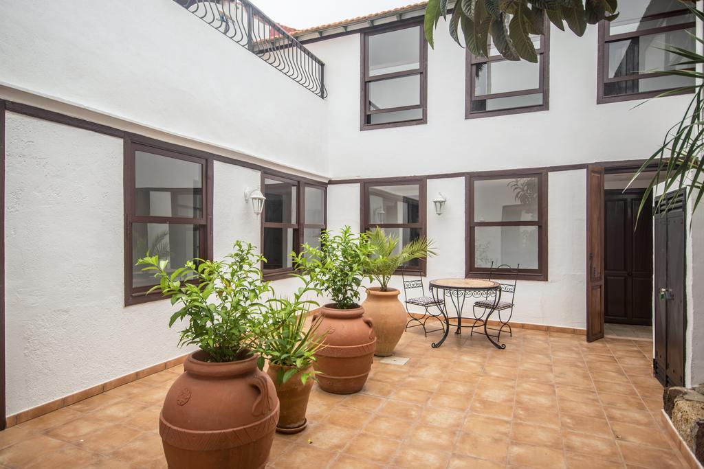 Ecoverode Hotel Emblematico Vegetariano Vegano Arona  Bagian luar foto
